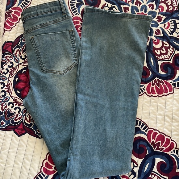 COPY - SHEIN Like New worn once high rise flare jeans - Picture 4 of 7